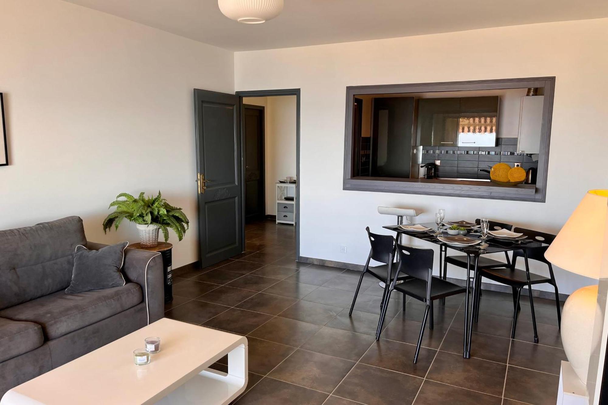 Dany - With Large Balcony And Sea View *