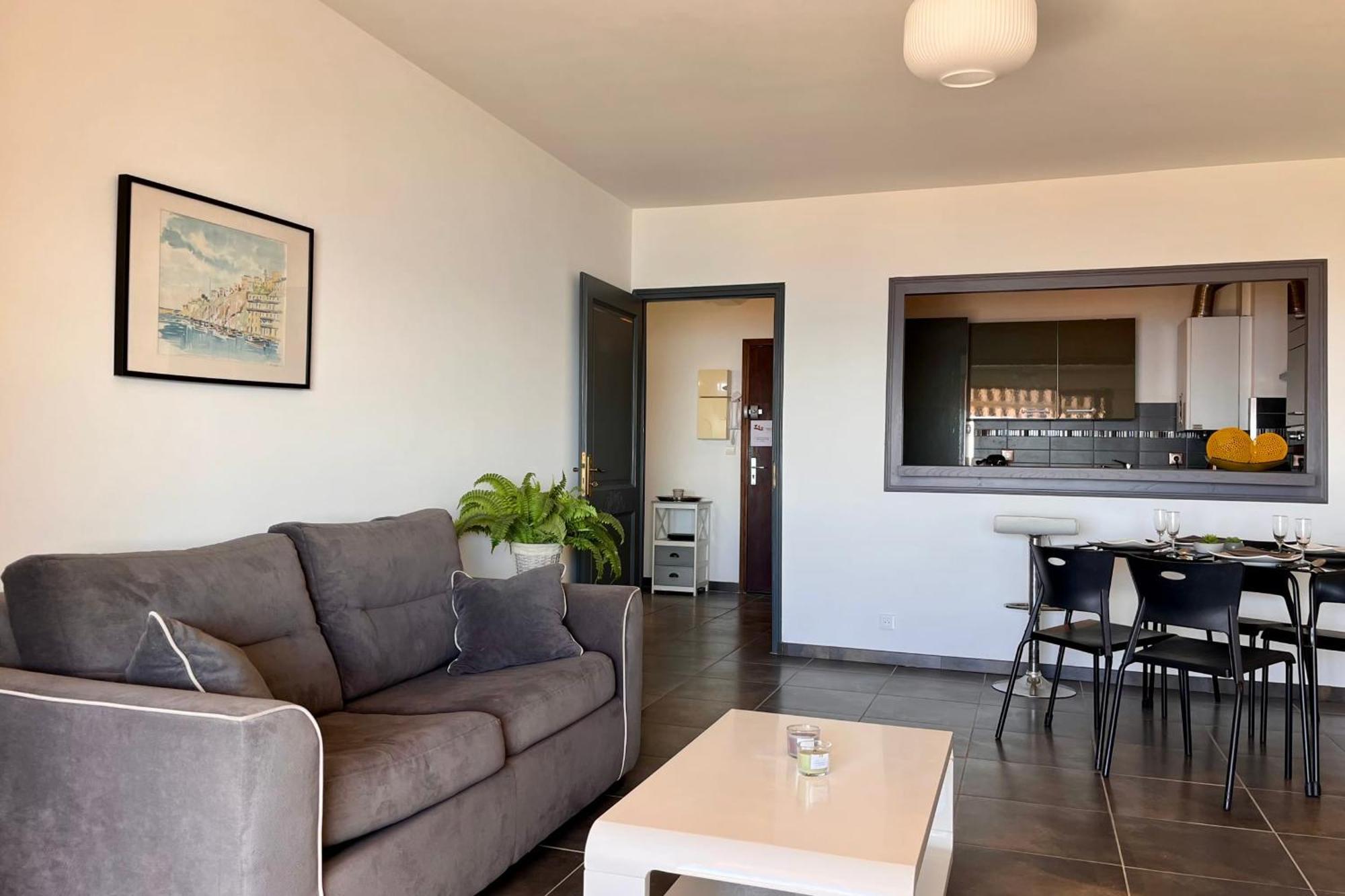 Dany - With Large Balcony And Sea View Appartement *